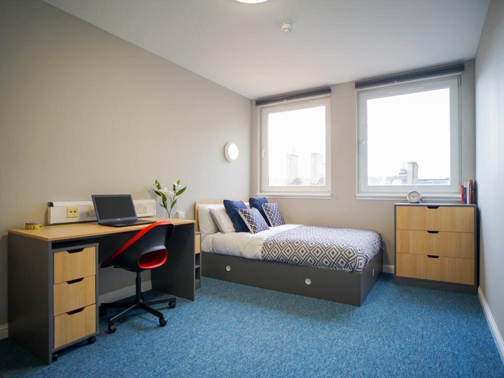 8 Roxburgh *