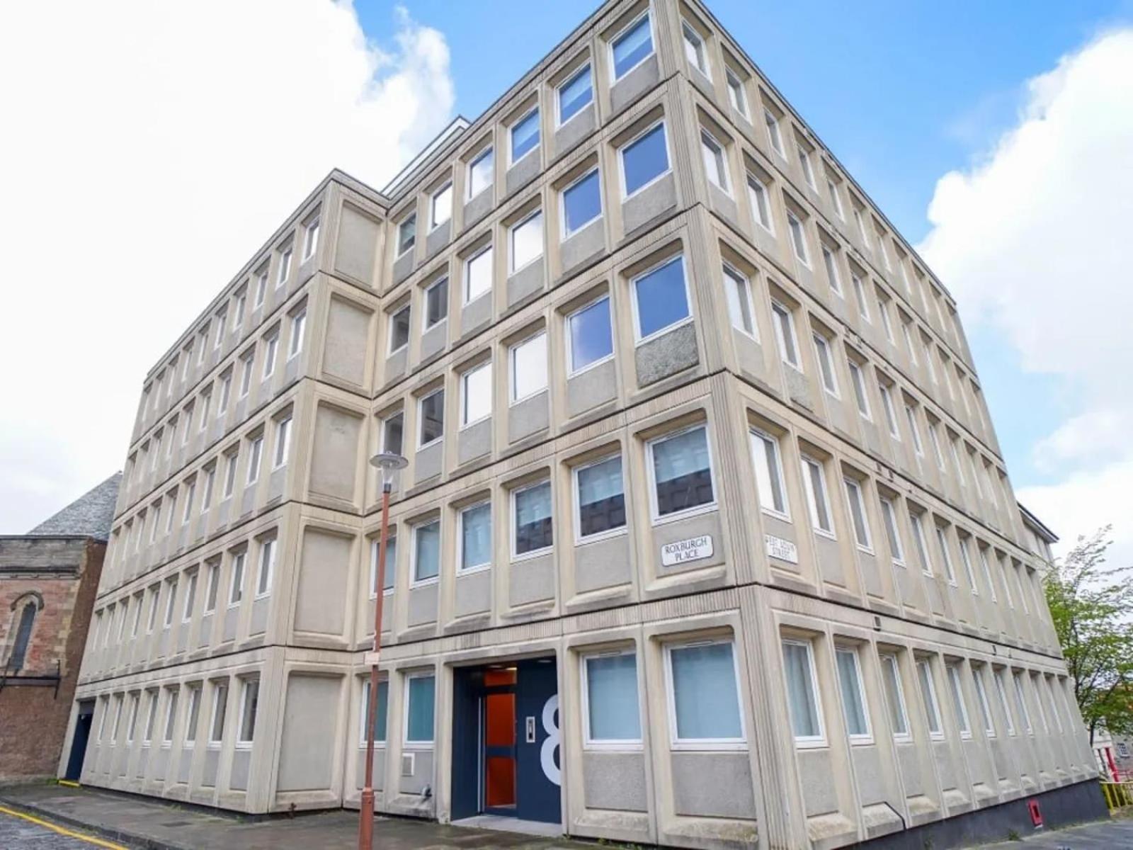 8 Roxburgh Apartment *